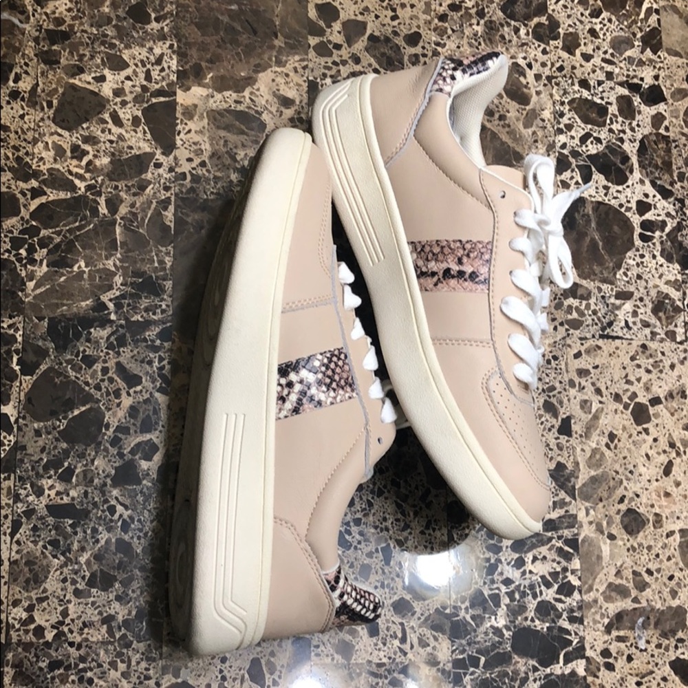 Never worn - Picture 2 of 3
